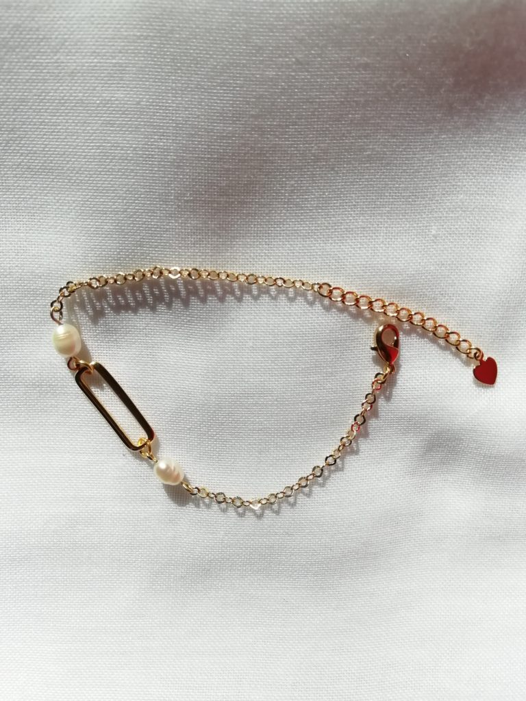 Bracelet connecteur rectangulaire et perles de nacre naturelles, doré à l'or 24 k. 22 €