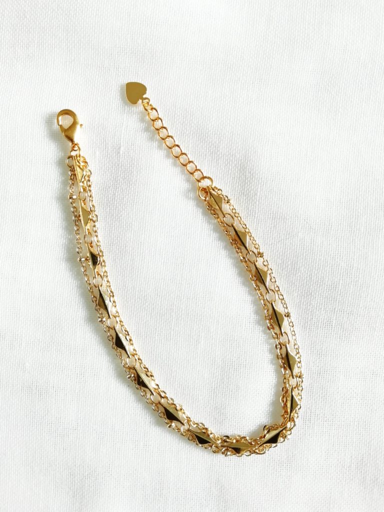 Bracelet multi chaines originales dorées à l'or 24 k. 22 €